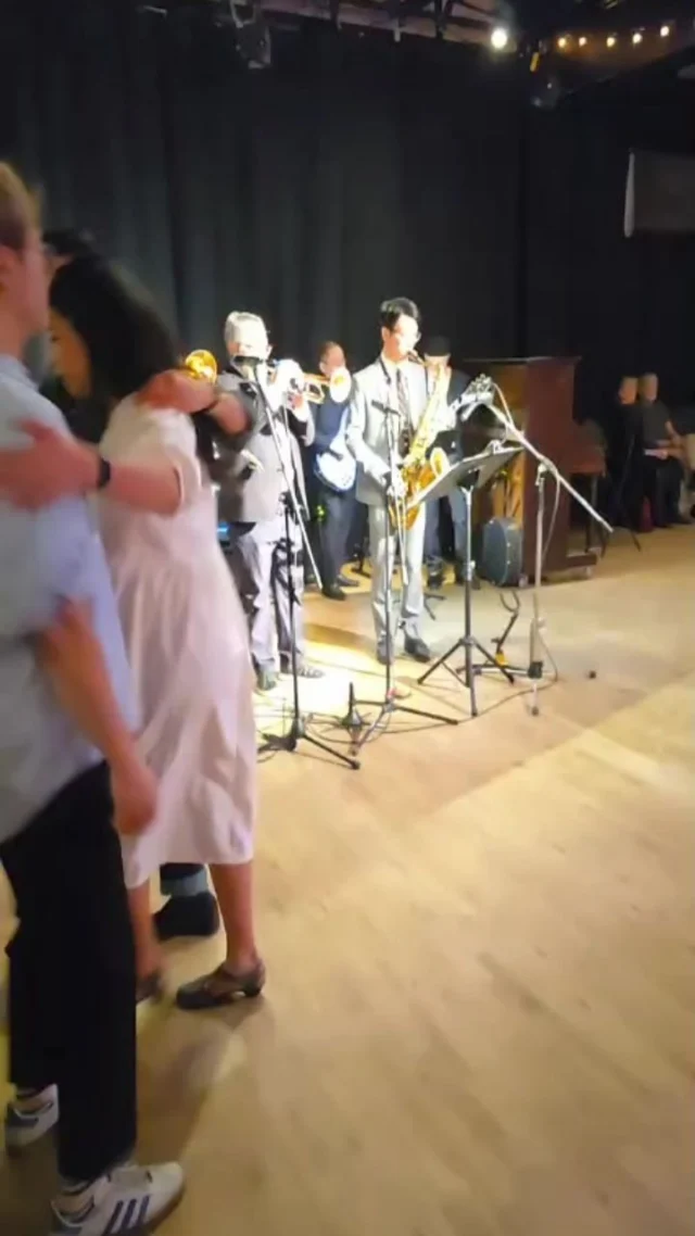 Live music night! Let's go trad jazz!